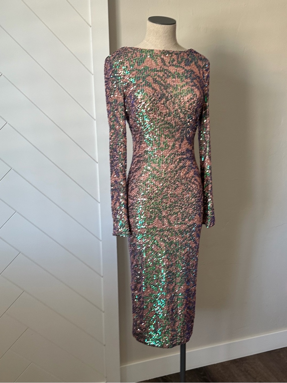 Dress the Population Iridescent Pink and Green Sequin Long-Sleeve Midi Dress